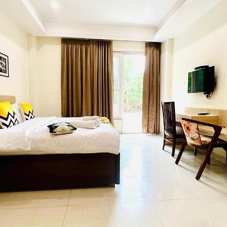 Bluo Studio1 Golf Course Road, Gym, Balcony Garden Gurgaon Eksteriør bilde