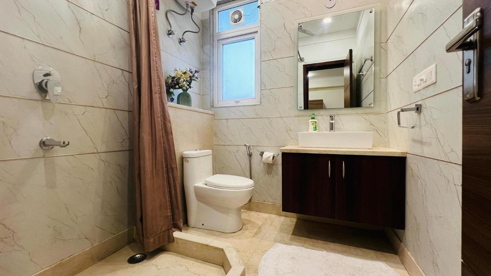 Bluo Studio1 Golf Course Road, Gym, Balcony Garden Gurgaon Eksteriør bilde